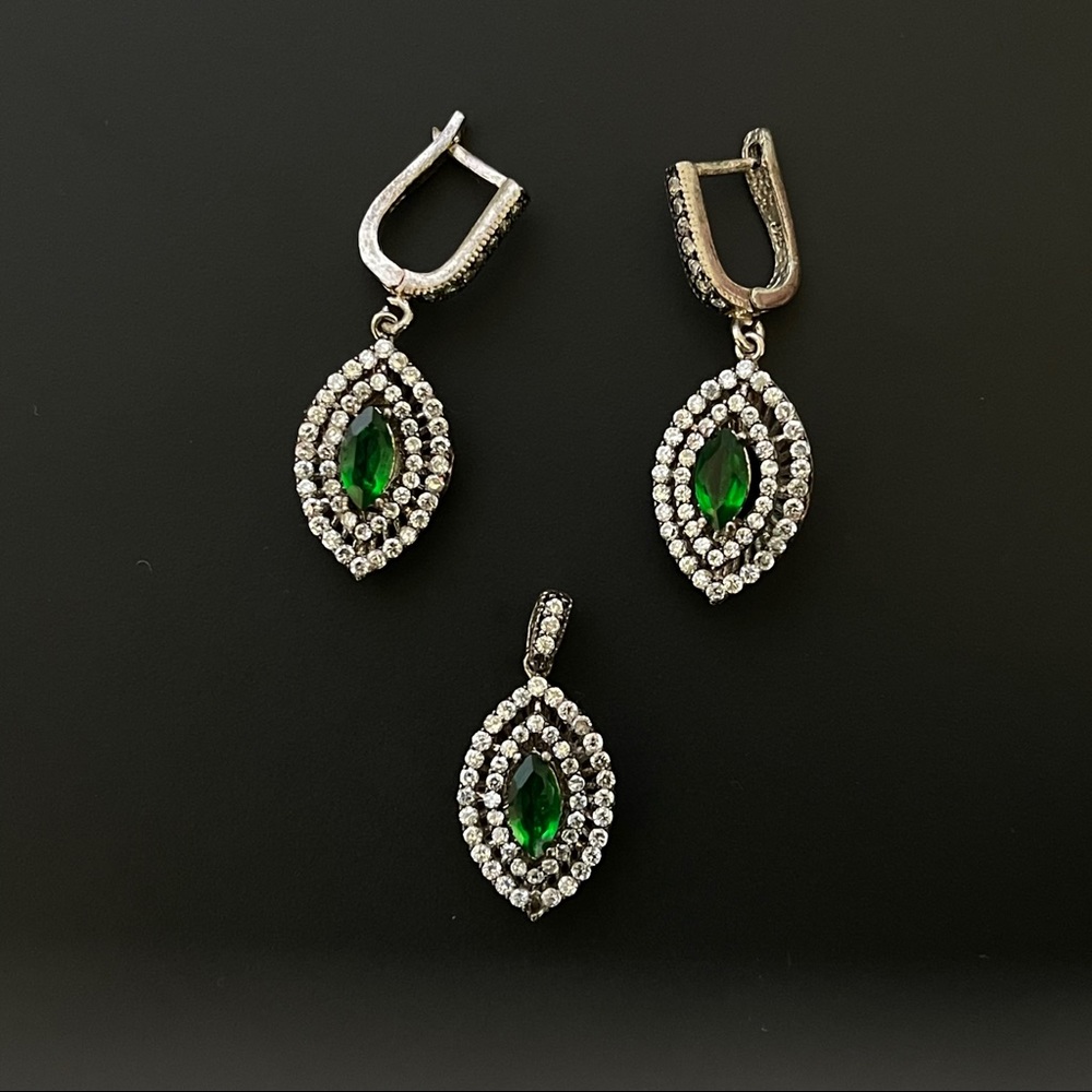 Sterling silver with pendant and two earrings